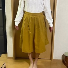 【着画あり】UNIQLO辛子色スカートの画像