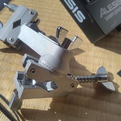 Alesis SamplePad 4 + クランプ、SDカード、ヘッドフォーンアダプターの画像