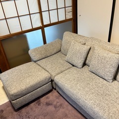 オットマン付きソファの画像