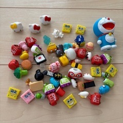 バスボムのおもちゃ、ミニオン、キティちゃん、チャギントン、ドラえもん