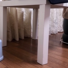 IKEAの小さなテーブルを無料
の画像