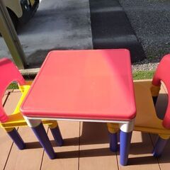 レゴブロックで遊べる子ども用机と椅子（２脚）★