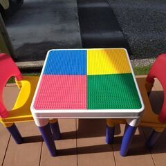 レゴブロックで遊べる子ども用机と椅子（２脚）★の画像