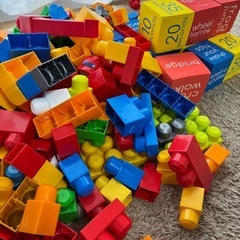 大量　ブロック、カゴ　セットの画像