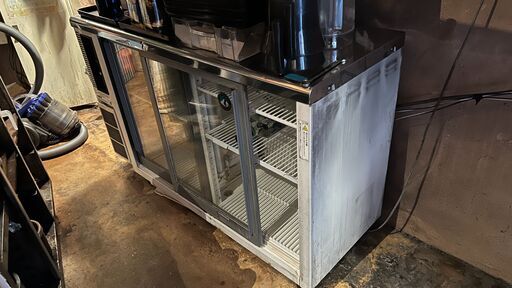 業務用冷蔵ショーケース（横型）／店舗改装・新築建て替えに伴い、装飾品・備品・家具を譲渡いたします