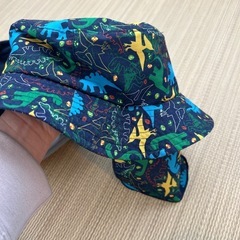 キッズ男の子　リュックと帽子の画像