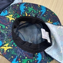 キッズ男の子　リュックと帽子の画像
