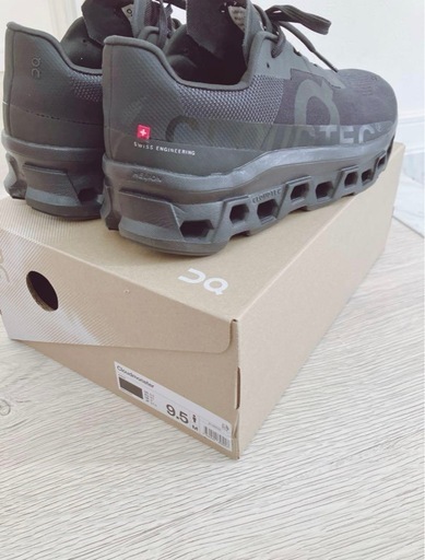 1回のみ使用　ON クラウドモンスター　ランニングシューズ
