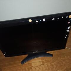 画面が割れたテレビ