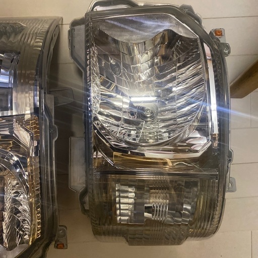 美品　
ハイエース5型 ヘッドライト