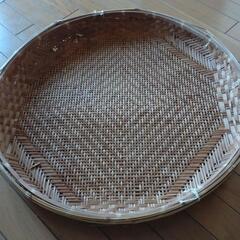 食品を干すカゴ　の画像