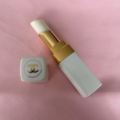 シャネルのリップクリームの画像