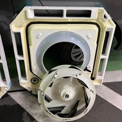 業務用エアコンの洗浄　月給20万〜の画像