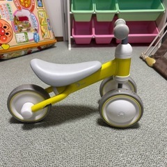 三輪車　室内