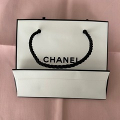 シャネルのショップ袋の画像