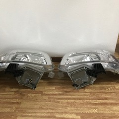 ハイエース純正ヘッドライトの画像