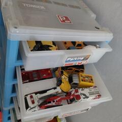 お買い得✩トミカ70台ほど+駐車場セット！！の画像