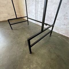 【ジモティ限定特価】 ランドリーラック アイアン家具系 スチール×木目調 幅調節可能 美品 生活用品 Y1208の画像