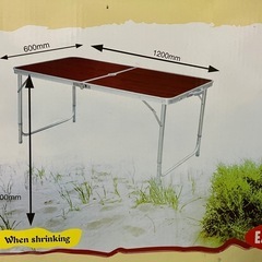 折りたたみ式テーブルの画像