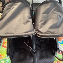 双子ベビーカーの画像