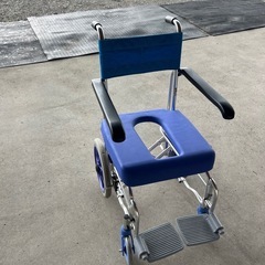 お風呂用車椅子の画像