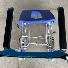 お風呂用車椅子の画像