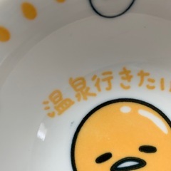 リラックマの可愛い小皿4枚セットと ぐてたまの皿1枚の画像