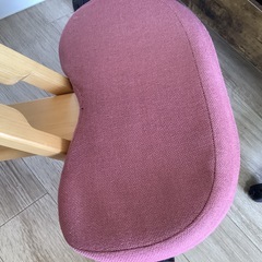 骨盤矯正クッションチェア ピンク色の画像
