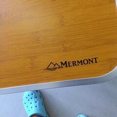 アウトドア用折りたたみテーブルの画像