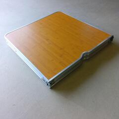 アウトドア用折りたたみテーブルの画像