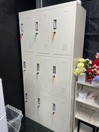 ロッカー　9人用