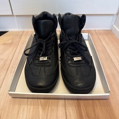 Burberryのハイカットスニーカー