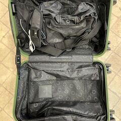 Carry-on Closet 機内持込39L　時短スーツケース　グラナダグリーンの画像