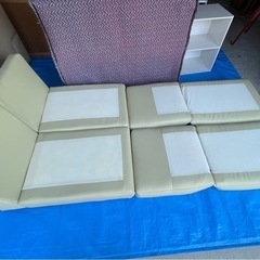 値下げ！きれい！ローソファー二脚（簡易ベッド）セット中古品の画像