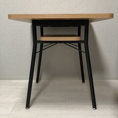 ダイニングテーブル幅65cm　ワンルームでの暮らしにもフィット
