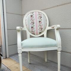 アンティークな花柄チェア