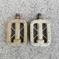 自転車用交換部品 ペダルカーキ色