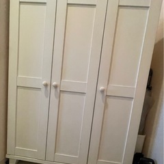 白色の下駄箱　高さ120cm