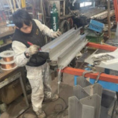 ▼正社員：塗装設備の工場内作業員【未経験OK】▼ 基本定時退社＆自由な休み方でメリハリ◎ 完全実力主義！あなたの頑張りしっかり見てます◎ 賞与平均150万円！過去最高500万円の実績も◎の画像