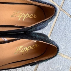 Zisper パンプス 23.5cmの画像