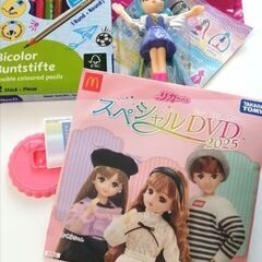 リカちゃんと色鉛筆の画像