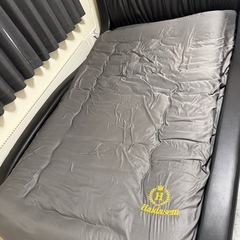 ベッドフレームの画像