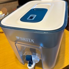 BRITA 浄水器　タンク型　フロー　※新品カートリッジ1個付き　の画像