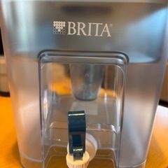 BRITA 浄水器　タンク型　フロー　※新品カートリッジ1個付き　の画像
