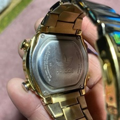 adidas 腕時計の画像