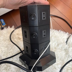 Powerjc / タワー式 電源タップ 縦型コンセント 12+9（AC差込口+USBポート） 10A 入力100V-240V 約3M USB急速充電器 一括スイッチ付 ３層 ブラック
の画像