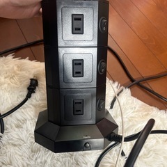 Powerjc / タワー式 電源タップ 縦型コンセント 12+9（AC差込口+USBポート） 10A 入力100V-240V 約3M USB急速充電器 一括スイッチ付 ３層 ブラック
の画像