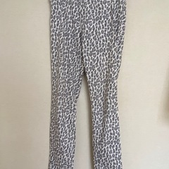 ユニクロ　 ヒョウ柄のストレッチパンツ　 Lサイズ