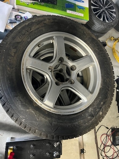 【お話中】
ジムニーホイル付きスタッドレス➕スペアタイヤ