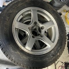 【お話中】
ジムニーホイル付きスタッドレス➕スペアタイヤ 